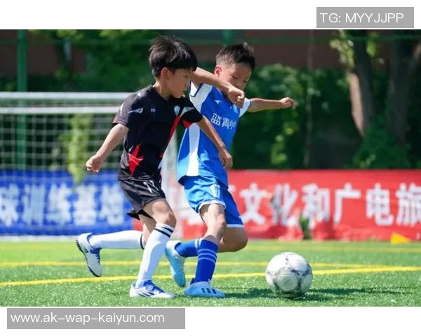 希拉克足球俱乐部:传承与创新并行的足球精神与文化探索之旅 希拉克足球俱乐部:传承与创新并行的足球精神与文化探索之旅