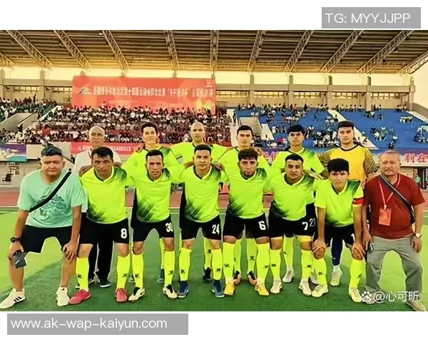 新疆少年足球队奋勇拼搏展现青春风采助力足球梦想成真 新疆少年足球队奋勇拼搏展现青春风采助力足球梦想成真